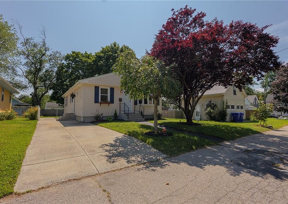 21 Bicknell Ave, Rumford, RI 02916 Zillow