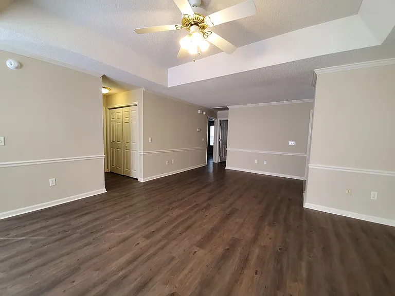 900 Country Club Rd — Photo 4