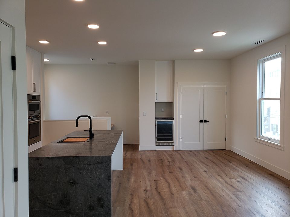 1st image of 203 Carl St #B