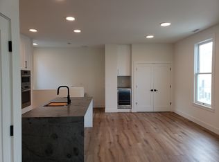 203 Carl St #B, San Francisco, CA 94117