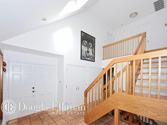 2nd image of 9 Northwood Ct