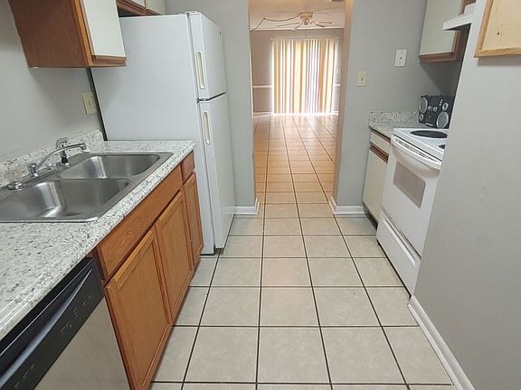 4th image of 2325 W Pensacola St APT 147