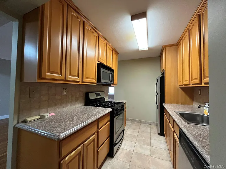 101 Jackson Ave #2G — Photo 15
