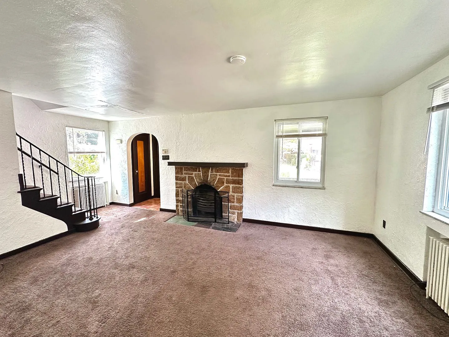 Lovely Three Bedroom Home - Window AC Units Included - Available Now! — Photo 4