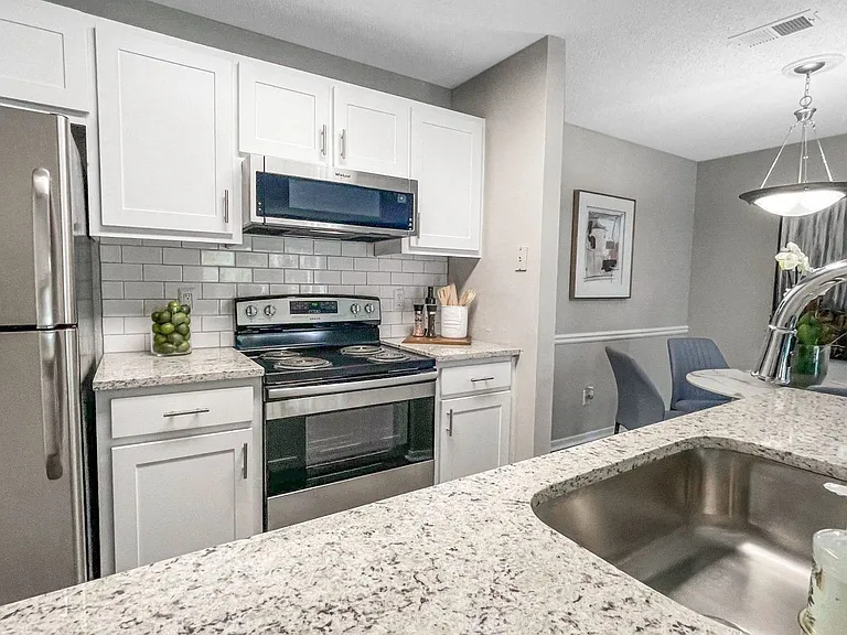 1 Park Central Apartment Homes — Photo 1