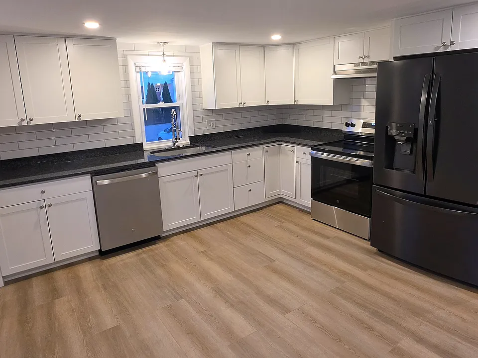 125 W Main St #3