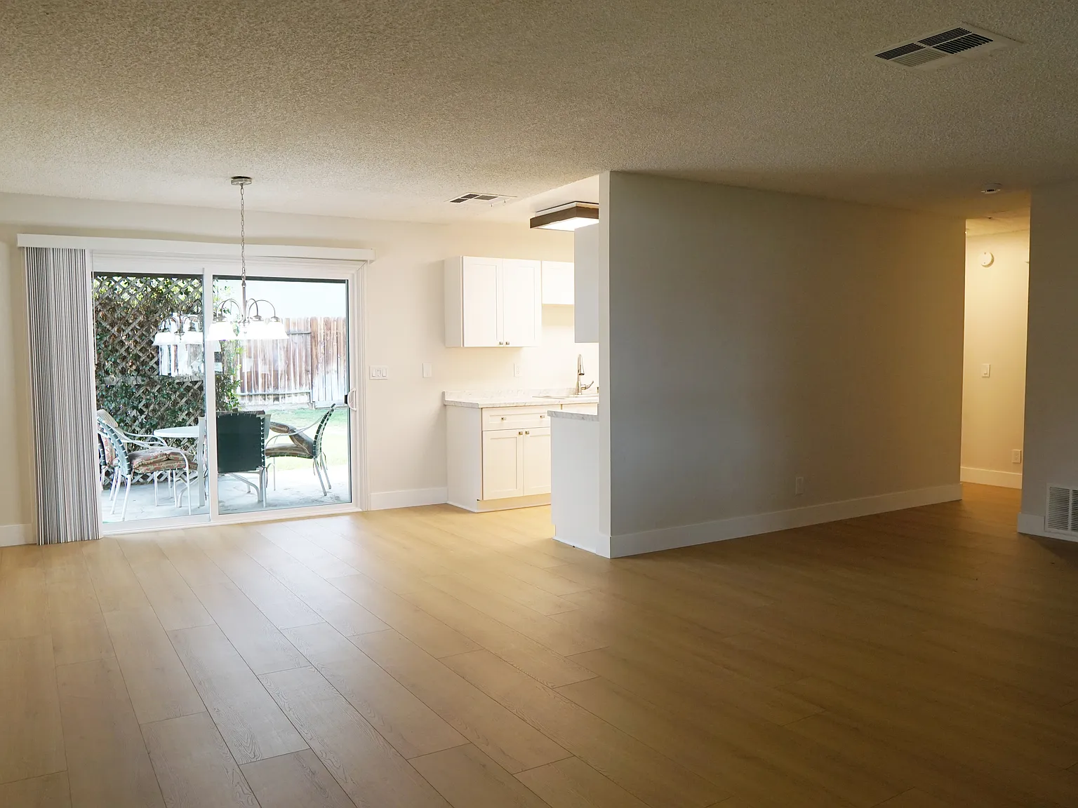 2 bed, 1248 sqft, $2,200 — Photo 4