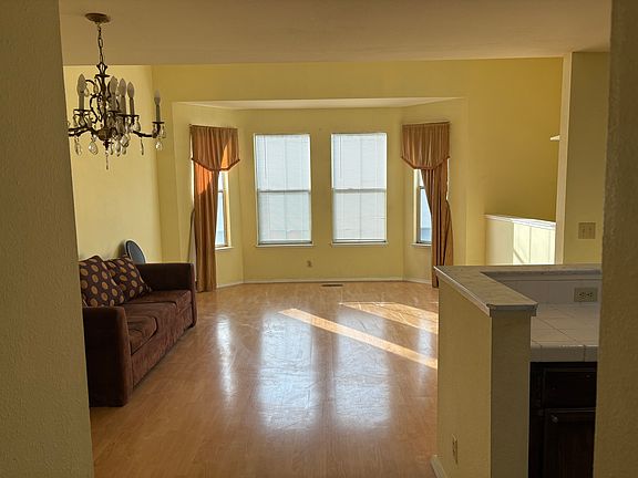 4th image of 2715 Newhall St