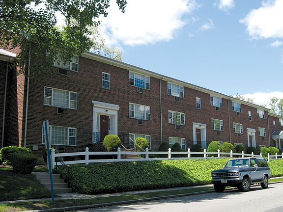 4th image of 7 S Lake Dr #2-B