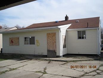 5th image of 484 Penhale Ave