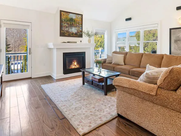 273 Victorian Village DRIVE Unit A, Elkhart Lake, WI 53020