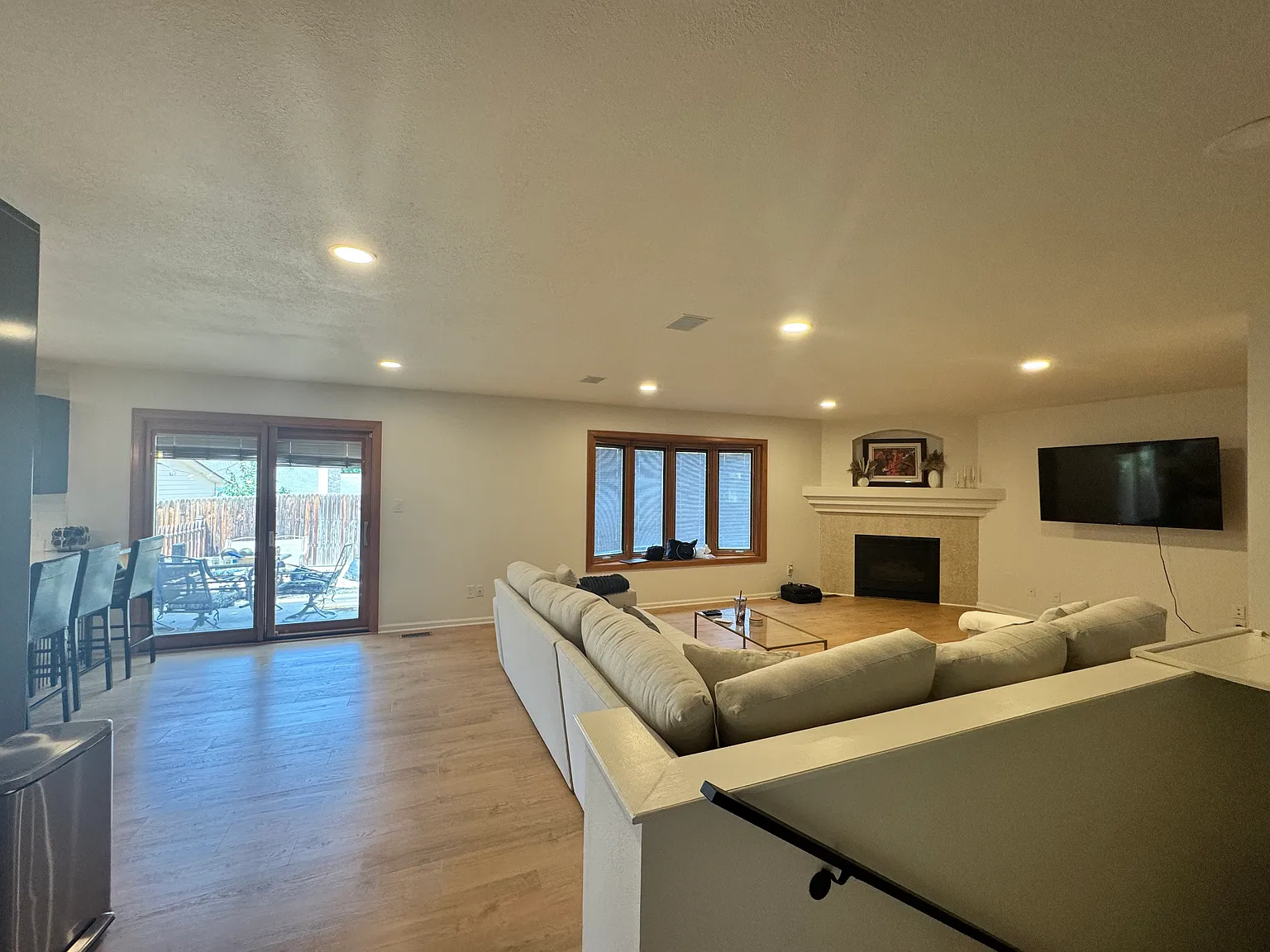 5 bed, 3861 sqft, $4,900 — Photo 3
