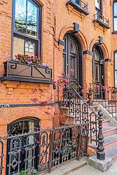 148 Warren Street in Cobble Hill