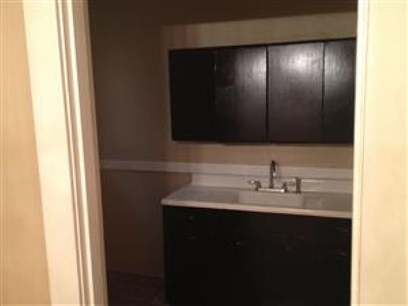 4th image of 220 Glendora Ave