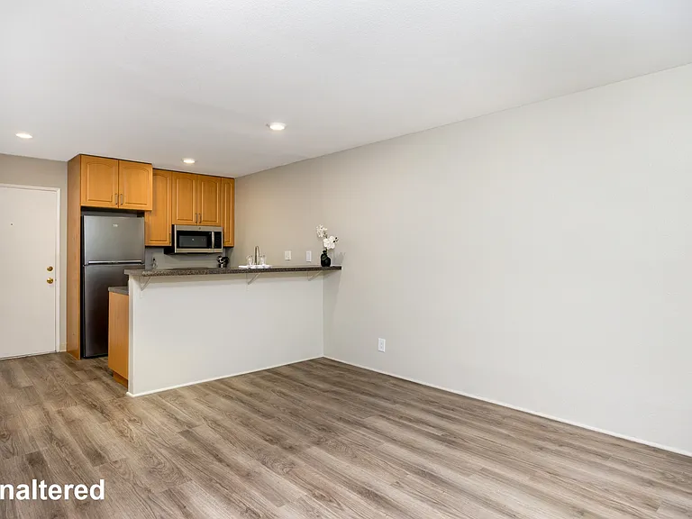 Windward Village Apartments — Photo 7