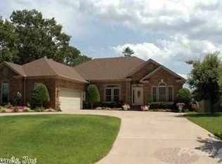 135 Miramar Dr, Maumelle, AR 72113