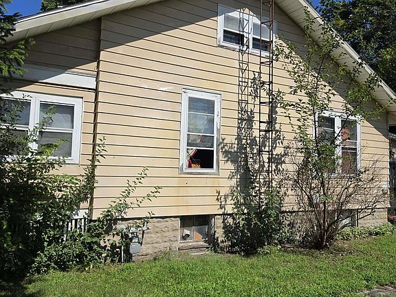 3rd image of 1130 Pekin St
