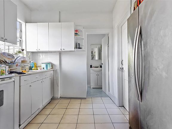 3rd image of 2367 SW 19th St