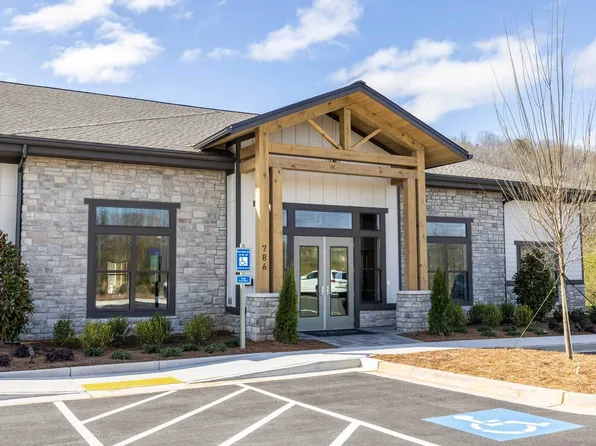 Advenir at Dawson Hills