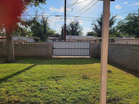 3rd image of 1015 Alamosa St