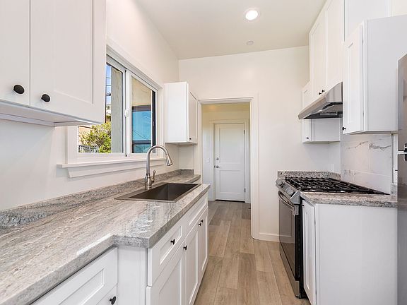 2nd image of 1313 Buena Vista St APT 4