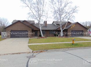 472 S Good Hope Rd, De Pere, WI 54115
