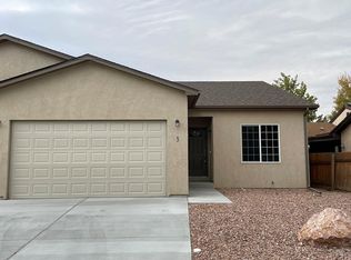 3 Pineridge Ct, Pueblo, CO 81001