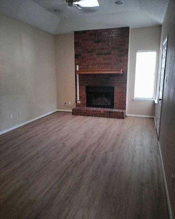 1st image of 403 W McLain Dr