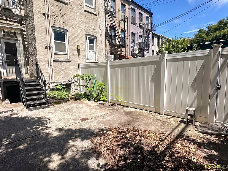 506 11th St #1D — Photo 18