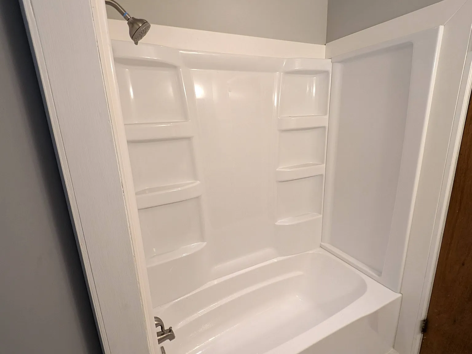 3 bed, 1.5 bath, 1945 sqft, $2,295 — Photo 3