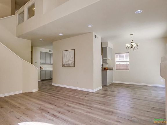 4th image of 587 Vista Miranda