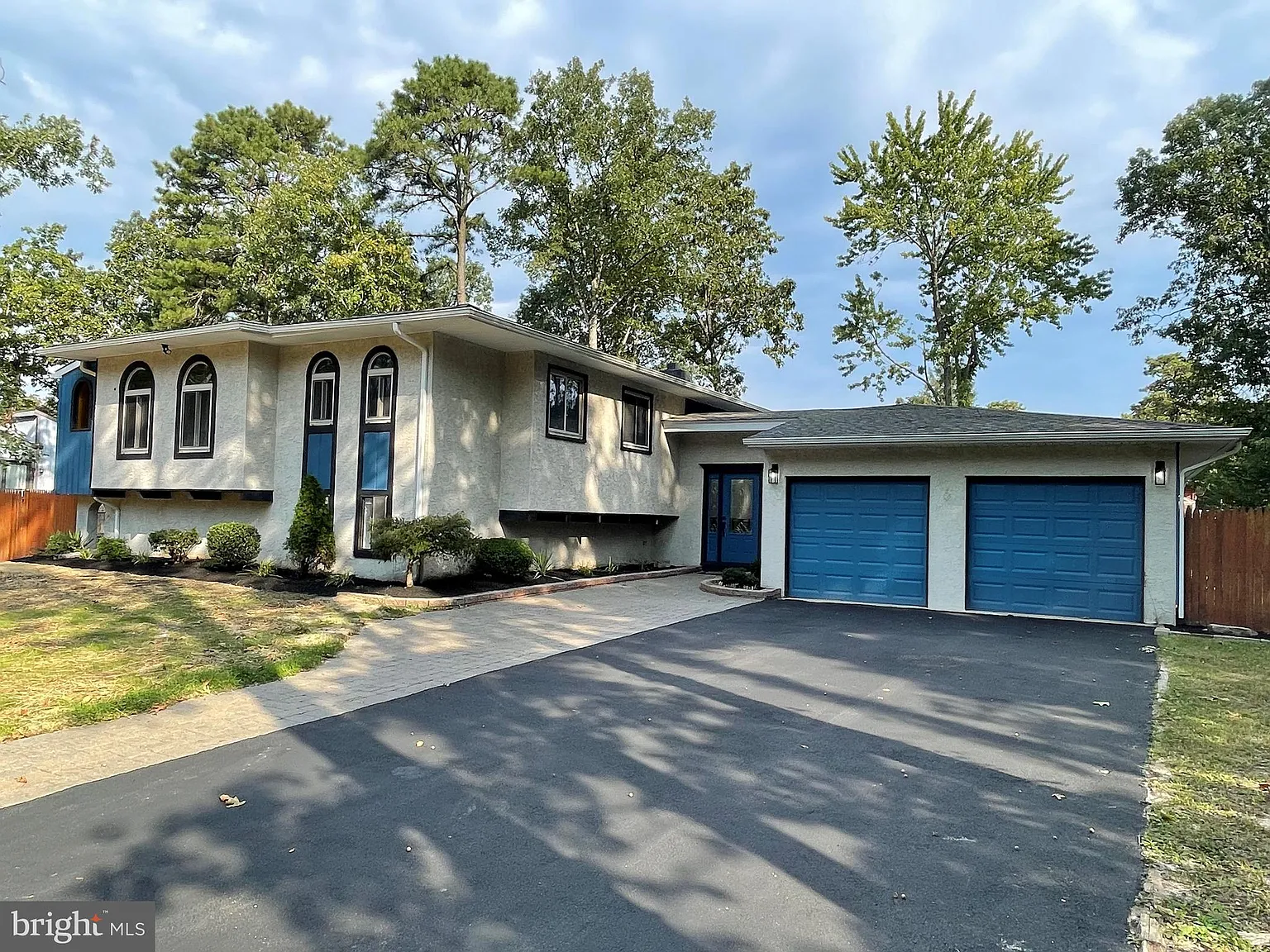 4 bed, 2.5 bath, 3530 sqft, $3,800 — Photo 2