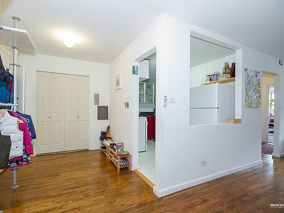 4th image of 495 E 7th St APT 4C