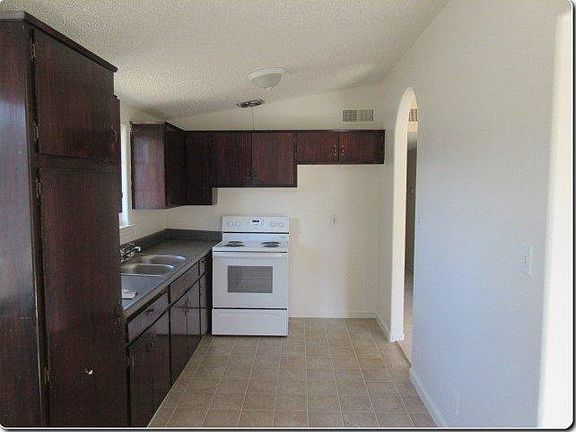 2nd image of 1206 N Helm Ave