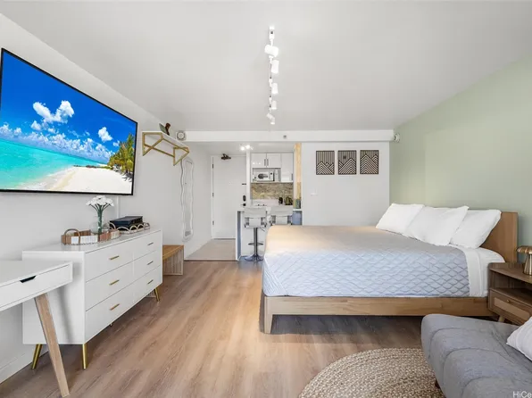 445 Seaside Ave APT 1617, Honolulu, HI 96815