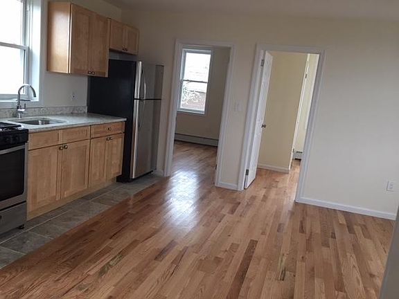 2nd image of 559 Vincent Ave