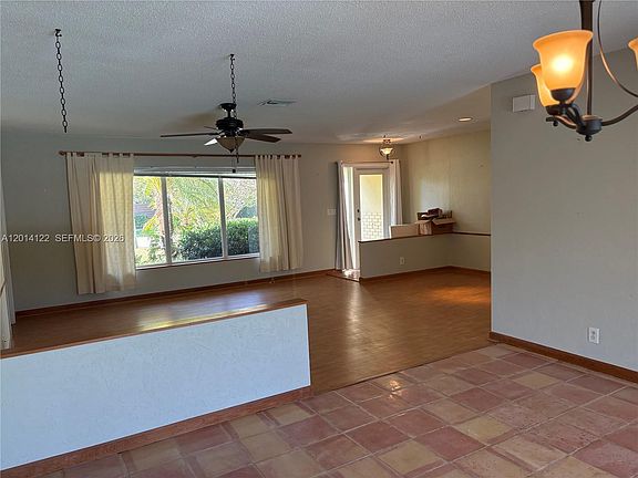 4th image of 941 NW 7th St