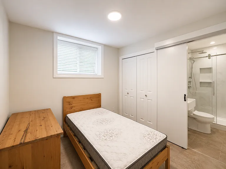 5412 Slocan St — Photo 5