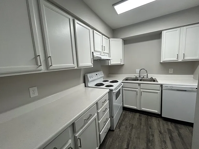 The Peak Apartments and Townhomes — Photo 31