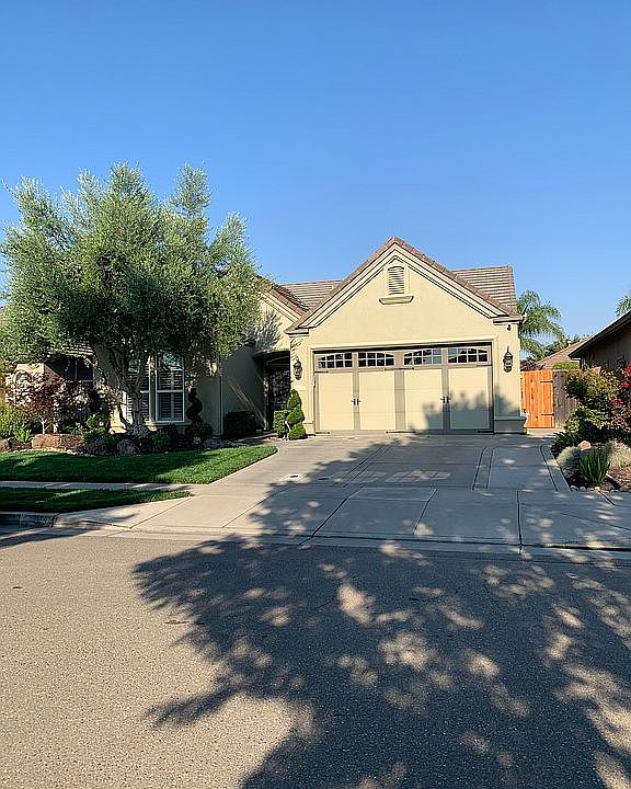 1st image of 1245 Lakeshore Dr