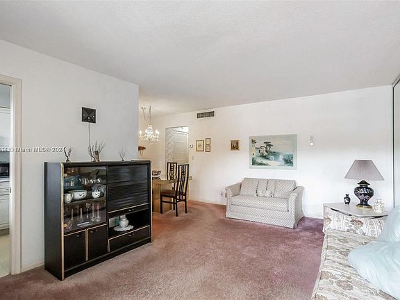 4th image of 1554 N 12th Ct APT 11B