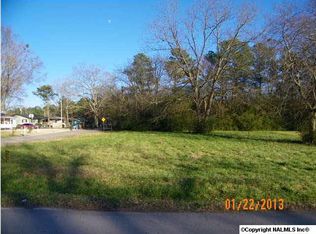 Brewer St SE, Hartselle, AL 35640