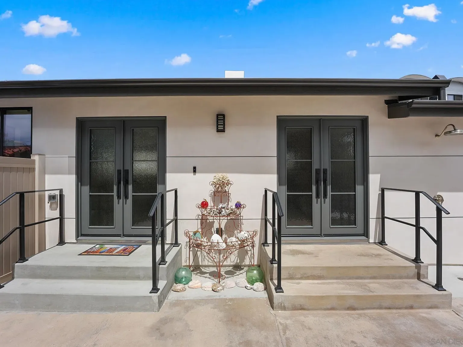 2 bed, 2.0 bath, 904 sqft, $8,500 — Photo 4