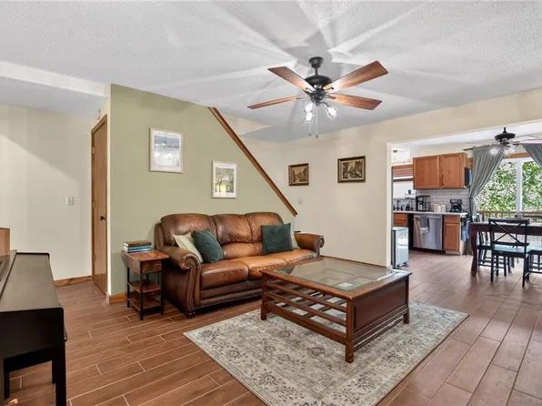 9930 N Cherry Dr, Kansas City, MO 64155