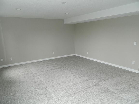 4th image of 4880 NE 70th Ave