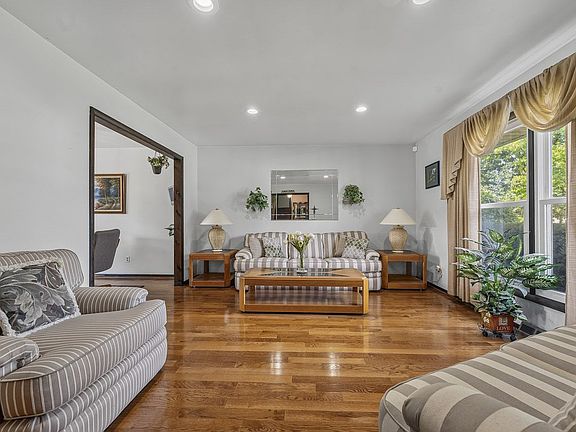 4th image of 1100 Cochran St