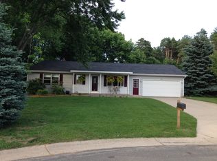 583 Sunview Ct SE, Grand Rapids, MI 49548