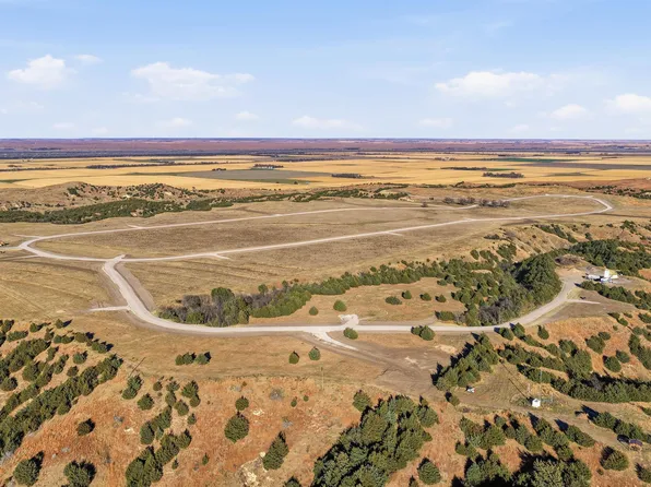 21 Cedar Blf, Brady, NE 69123