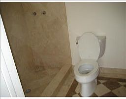 4th image of 611 NE 8th Ct