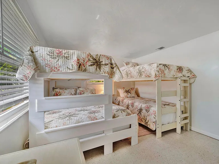 6426 Colonial Dr — Photo 23